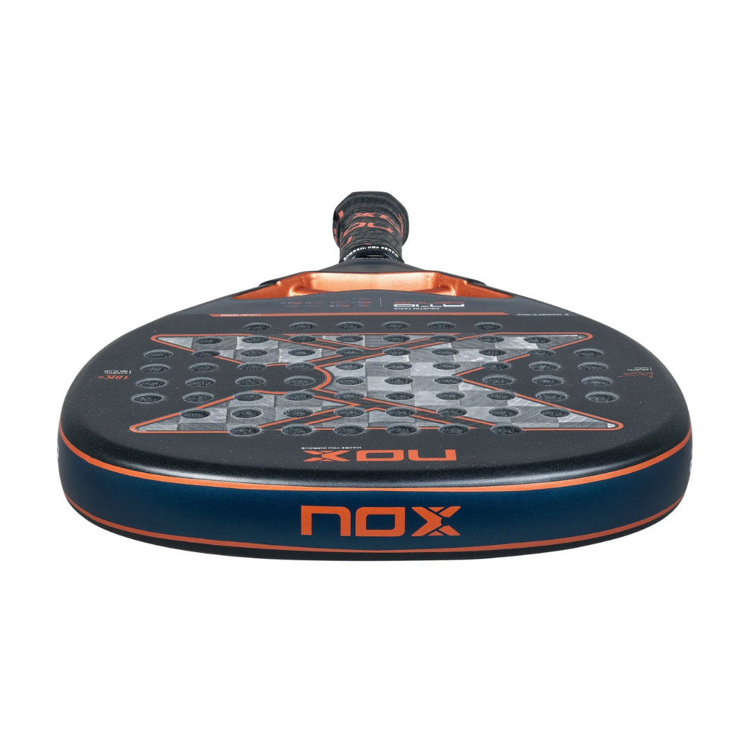 Pala Nox AT10 Genius Attack 18K 2025 Agustín Tapia